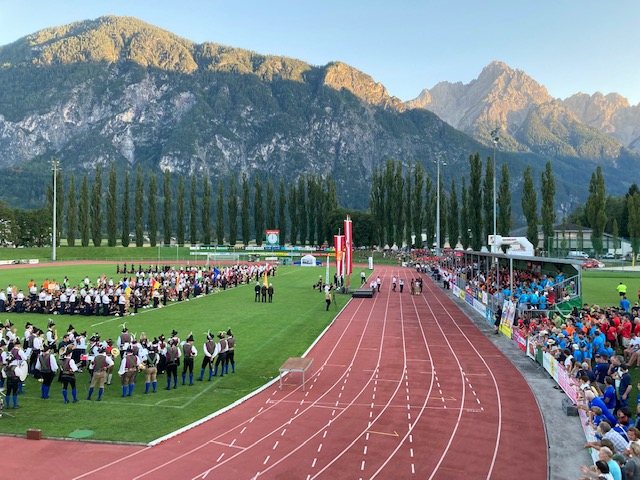 Gro&szlig;er Jubel f&uuml;r die Jugendfeuerwehr beim Abschlussfest. Foto: Stangl