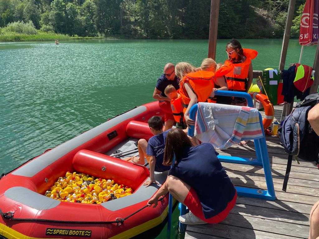 Die (f&uuml;r den guten Zweck erworbenen) Quietsch-Enten brachten einigen auch Gl&uuml;ck bzw. Preise bei der Verlosung