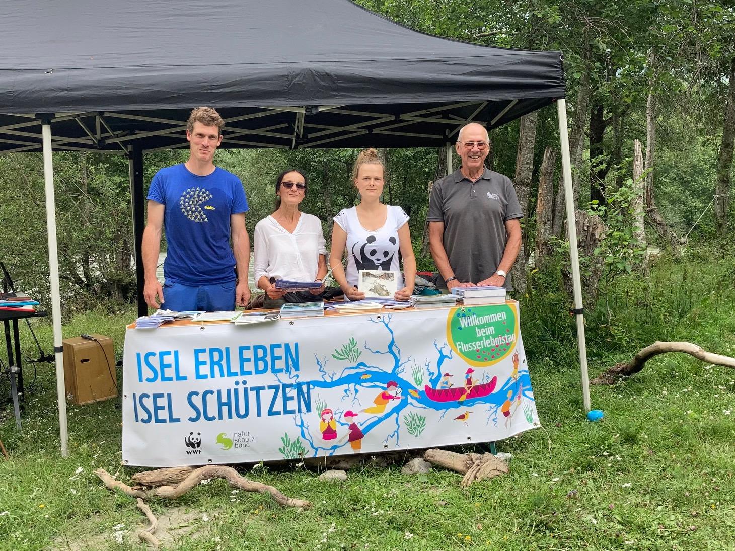 Die OrganisatorInnen des Flusserlebnistages: Reinhold Bacher (&Ouml;AV Matrei), Susanne Muhar (BOKU), Marianne G&ouml;tsch (WWF), Roman T&uuml;rk (Naturschutzbund). Foto: Stangl