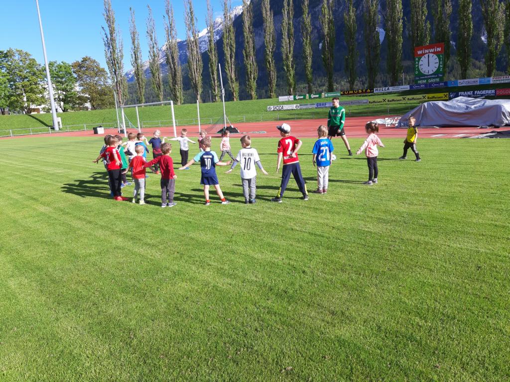 Spielerisch wird den Kindern der Fu&szlig;ballsport schmackhaft gemacht, Foto: Abart