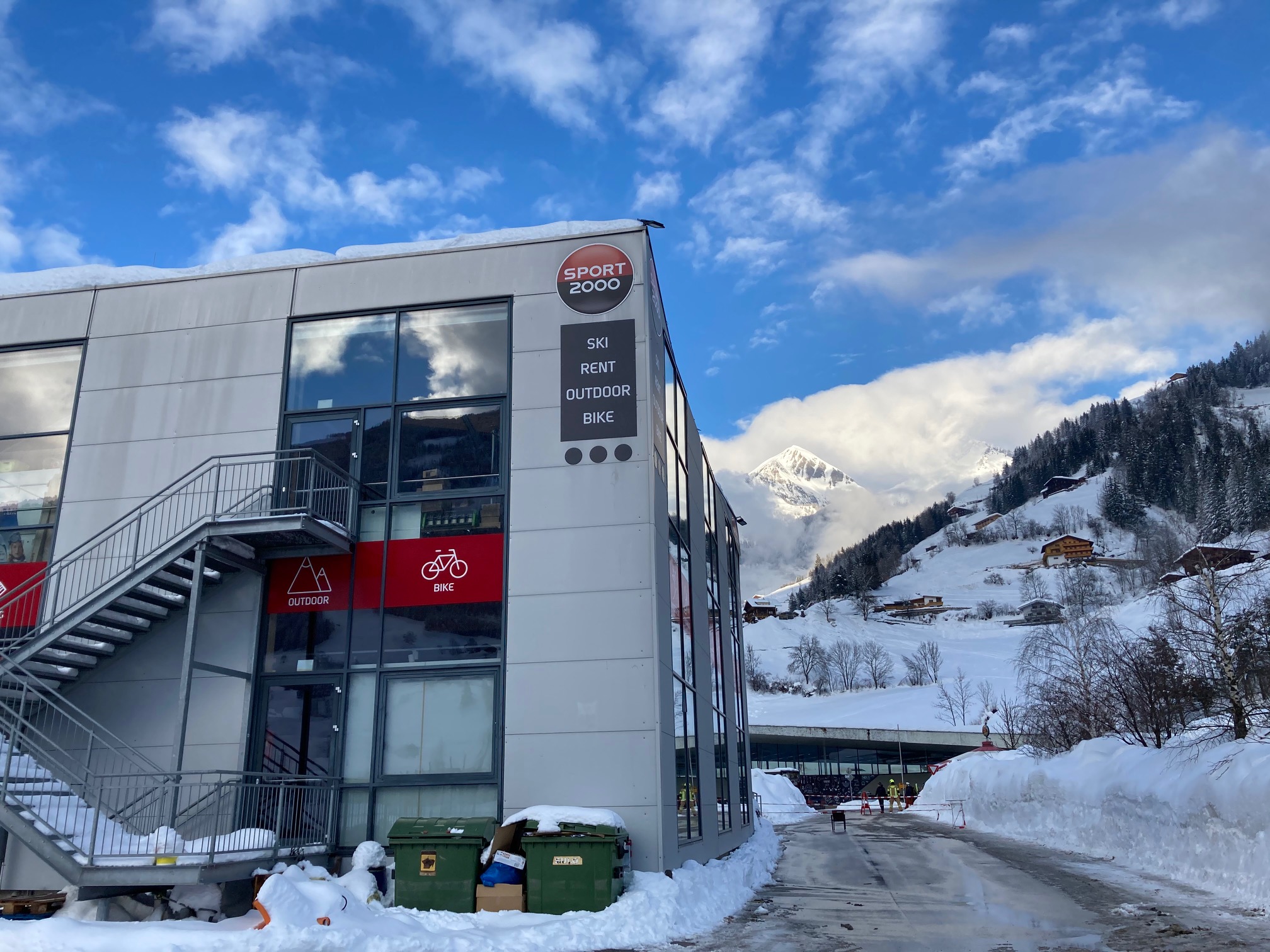 Das betroffene Sporthaus bei der Goldried Talstation, Foto: Brugger