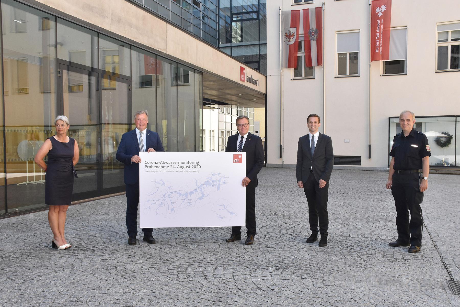 V.l.: Cornelia Lass-Fl&ouml;rl (Direktorin des Instituts f&uuml;r Hygiene und Medizinische Mikrobiologie der Med. Uni Innsbruck), LR Bernhard Tilg, LH G&uuml;nther Platter, Herbert Oberacher (Institut f&uuml;r Gerichtliche Medizin an der Med. Uni Innsbruck) und Elmar Rizzoli