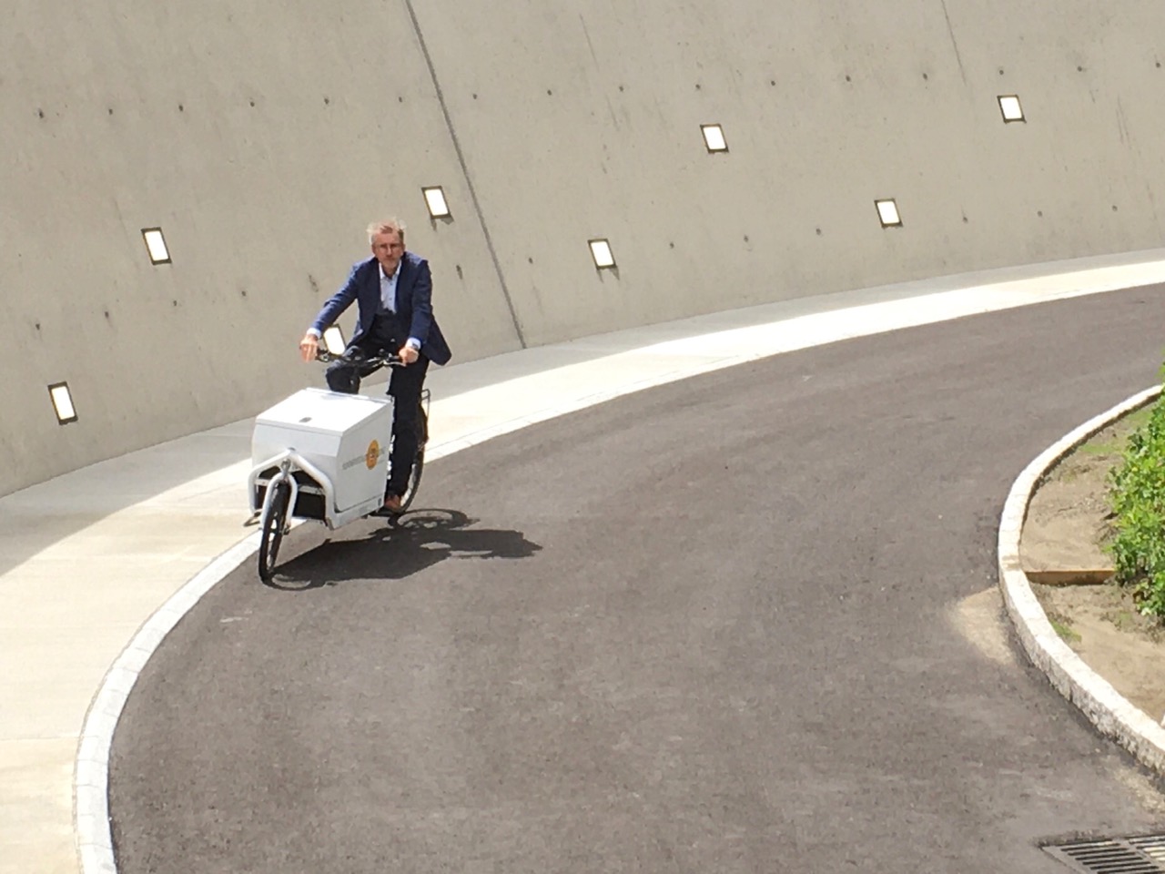 Einfahrt in neue Rad+Fu&szlig;g&auml;nger-Unterf&uuml;hrung