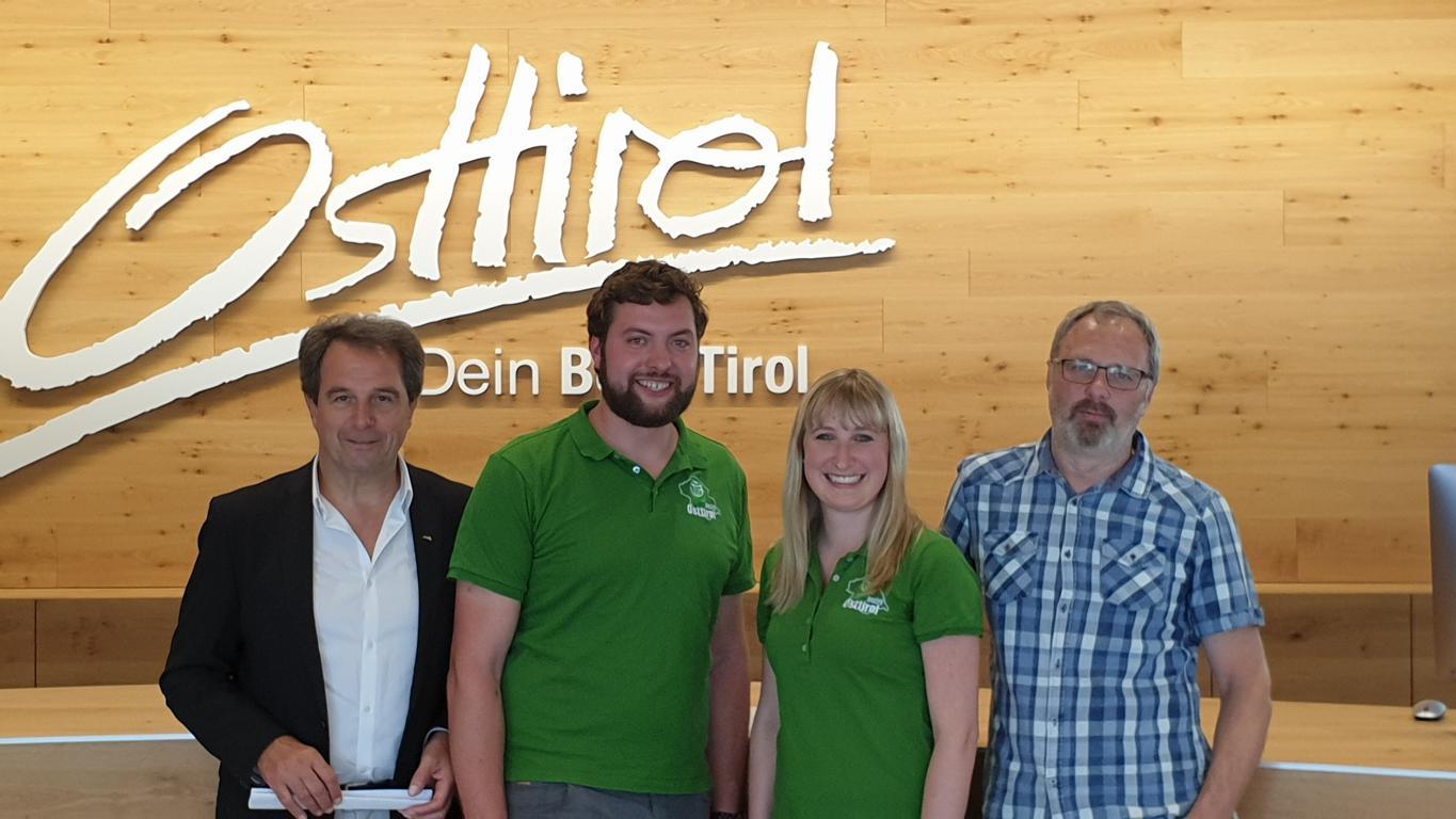 TVBO-Obmann Franz Theurl, Simon Staller (Obmann JB/LJ Osttirol), Manuela Leiter (Bezirksleiterin JB/LJ Osttirol), Otto Trauner (TVBO Infrastruktur), Foto: Oberbichler
