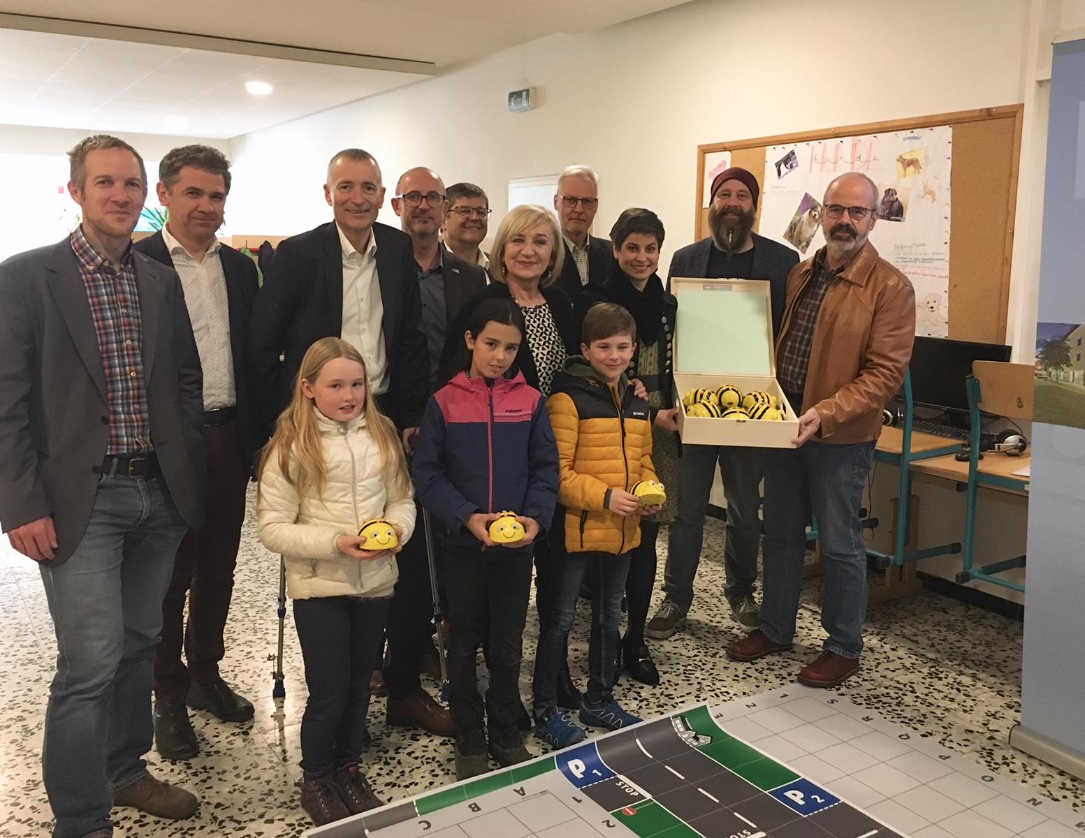 Die DigiKids in den Osttiroler Volkschulen profitieren mit den BeeBots von der Unterst&uuml;tzung der heimischen Wirtschaft, Foto: Stangl