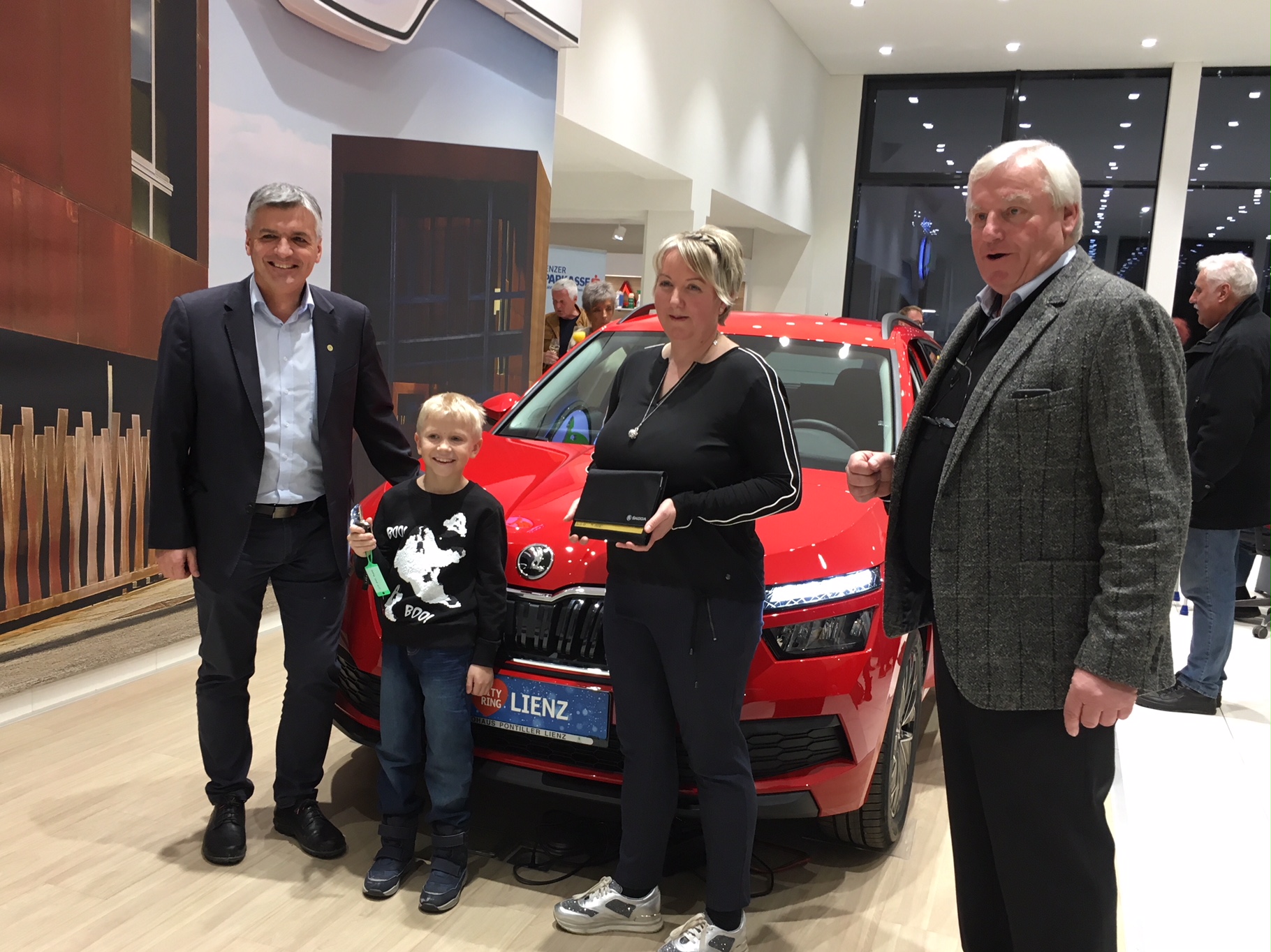 Franz Webhofer mit Sohn Nikolaus und Gl&uuml;cksbringerin Agnes, Franz Robitsch