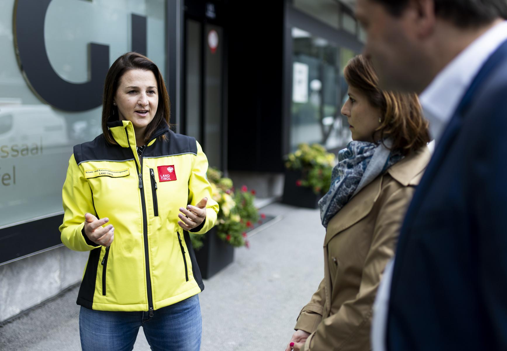 Im Ernstfall ist es f&uuml;r die Bev&ouml;lkerung ungemein wichtig, die jeweiligen Sirenensignale bei Ert&ouml;nen einordnen zu k&ouml;nnen&ldquo;, betont LRin Astrid Mair. Foto: Land Tirol