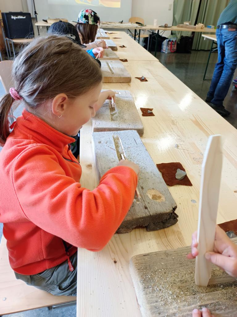 Steinzeitmusik erklingen lassen. Foto: Aguntum