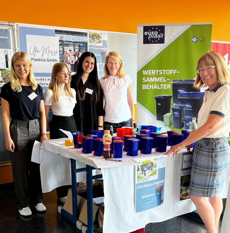 Praxisnahes &Uuml;ben. Foto: HAK Lienz/Gailer