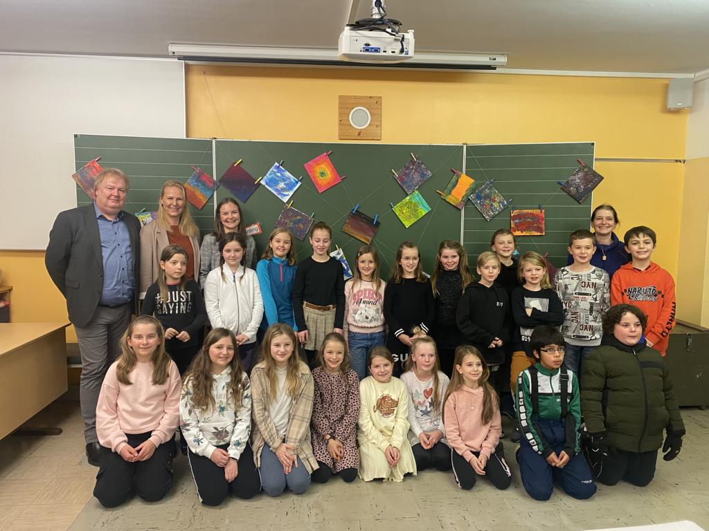 SQM Thomas Greuter, Carolin Steiner, Anna Pedarnig, Sabine Schober und Sch&uuml;ler*innen des Kunstprojektes der Begabungs- und Begabtenf&ouml;rderung