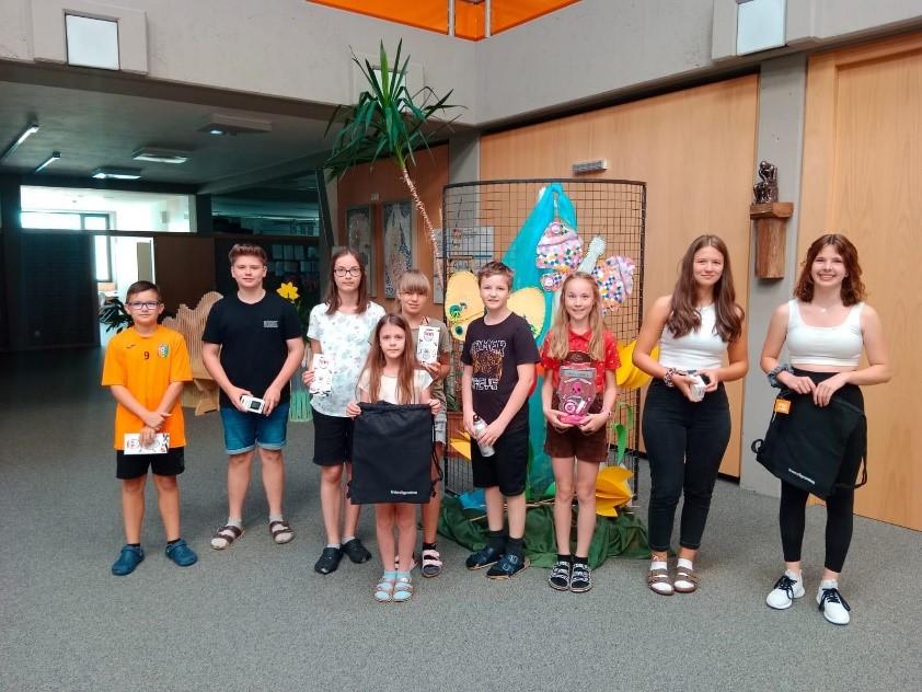 Die gl&uuml;cklichen GewinnerInnen der Verlosung.