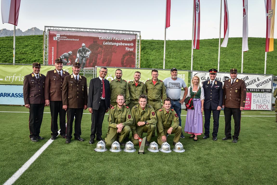 Bewerbsgruppe Thurn 1 mit Ehreng&auml;sten und Funktion&auml;ren, Foto: Martin H&ouml;rl