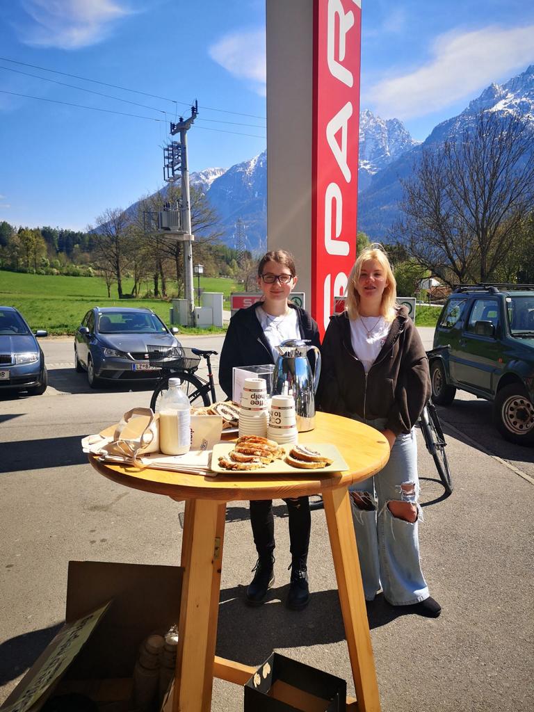 Spar D&ouml;lsach: Firmlinge Helena Kollnig, Sara Defregger. Foto: Caritas
