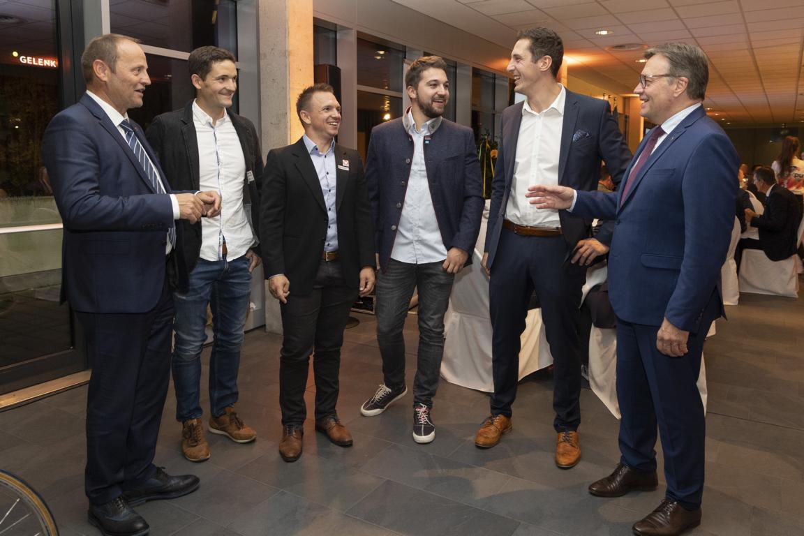 V.li.: LHStv Josef Geisler, Rennrodler Nico Gleirscher, Rennrodlerin Madeleine Egle und LH G&uuml;nther Platter. &copy; Land Tirol/Die Fotografen