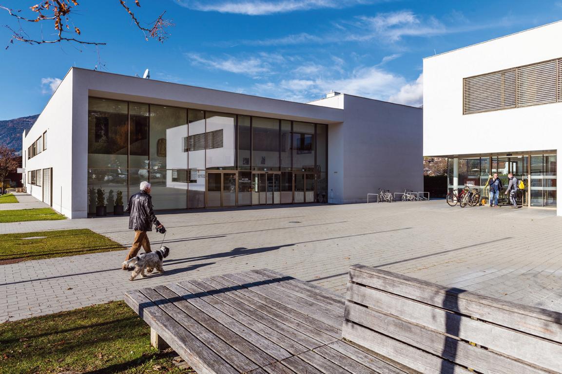 Platzgestaltung vor dem Gemeindezentrum in Nu&szlig;dorf-Debant. &copy; Norbert Freudenthaler