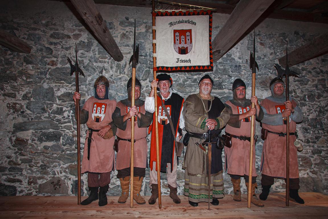 Der Verein Mittelalterliches Friesach &ndash; Sektion Stadtwache &ndash; bei der Veranstaltung auf der Burg Heinfels