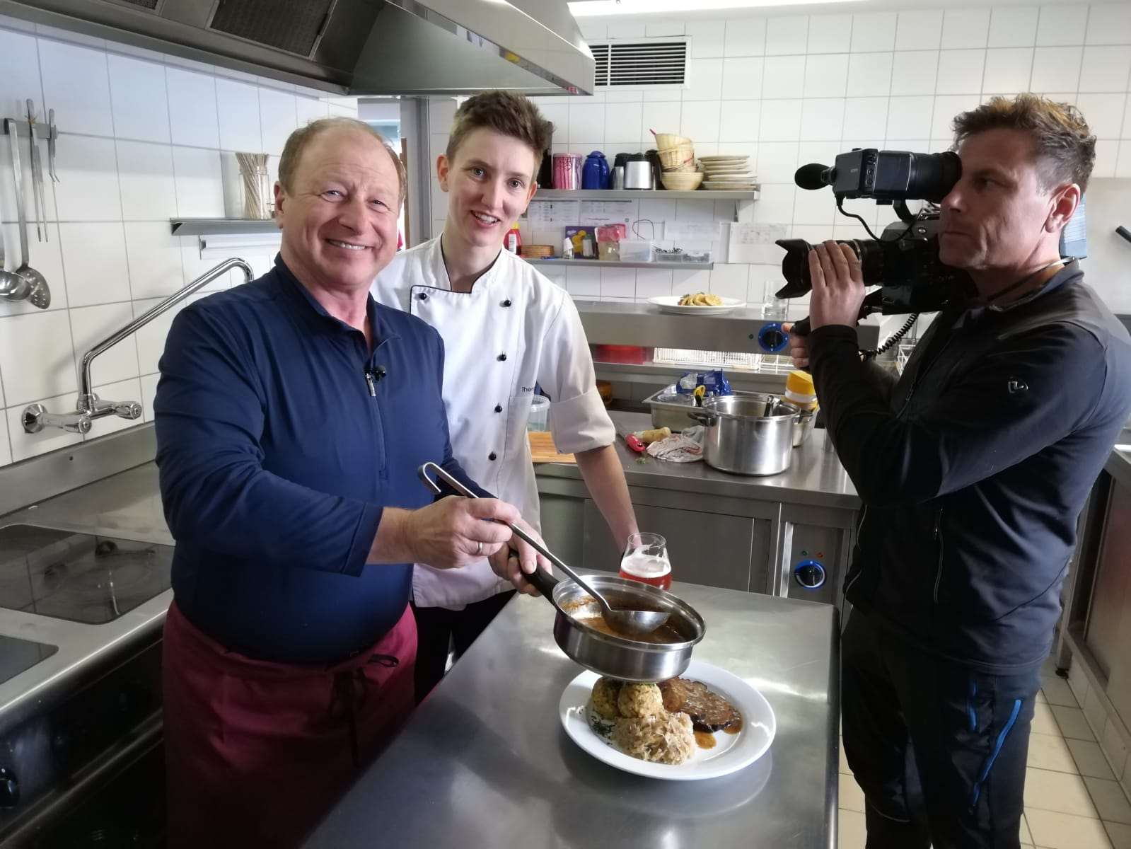 Mit K&ouml;chin Theresa Rogl wurde Bier gebraut und auch eine Hausmannskost durfte nicht fehlen.