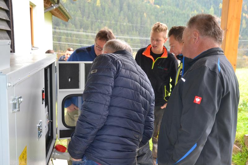 Bei der Probe-Inbetriebnahme war das Interesse gro&szlig;.