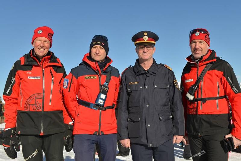 V. l.: &Ouml;BRD Ortsstellenleiter-Stv. Erwin Sackl , GrInsp. Dietmar Dorfer (Alpinpolizei), Bezirkspolizeikommandant Werner Mayer und der Ortsstellenleiter in Spittal, Michael Unterlerchner.