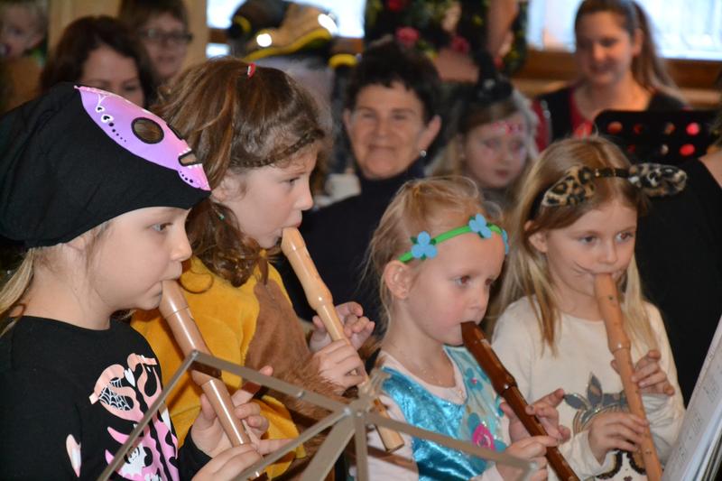 Sie lernen erst seit einem halben Jahr Blockfl&ouml;te, haben sich noch nie getroffen. Aber beim Bambinikonzert klappte das Zusammenspiel von Jana, Leonie, Sophie und Joanna auf Anhieb.