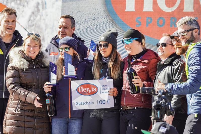 &Uuml;ber 350 Hobbyl&auml;ufer, viel Prominenz und gute Stimmung beim elften &bdquo;Schlag das Ass&ldquo;. Foto: nassfeld.at