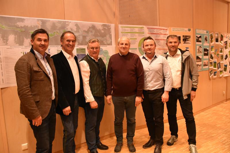 V. l.: Bgm. Matthias Scherer, NR Gabriel Obernosterer, Bgm. Johann Windbichler, Vize-Bgm. Leonhard Draschl, Vize-Bgm. Johannes Obererlacher, und Bgm. Josef Au&szlig;erlerchner.