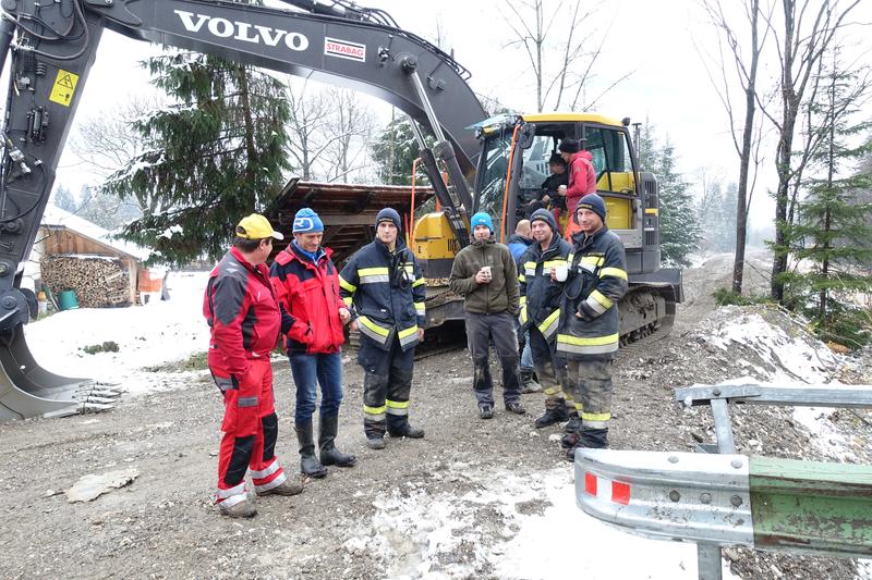Seit Sonntagmorgen waren 50 Feuerwehren und rund 1.000 Mann im Einsatz, manche auch nachts &uuml;ber.