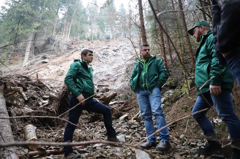 Der Stra&szlig;enbaureferent machte sich bei Lokalaugenschein im M&ouml;lltal ein Bild von den Ausma&szlig;en. Foto: B&uuml;ro Gruber