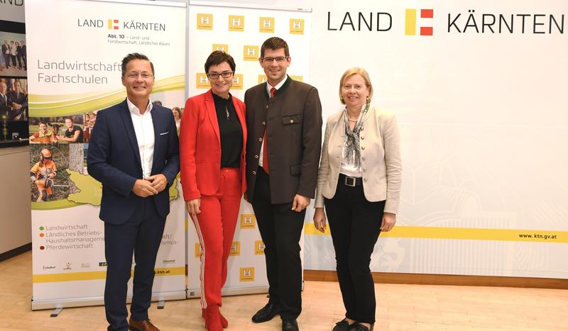 Horst Krainz (GF Hilfswerk), LHStv.in Beate Prettner, LR Martin Gruber, Maria Innerwinkler (LFS Fachinspektorin). Foto: LPD