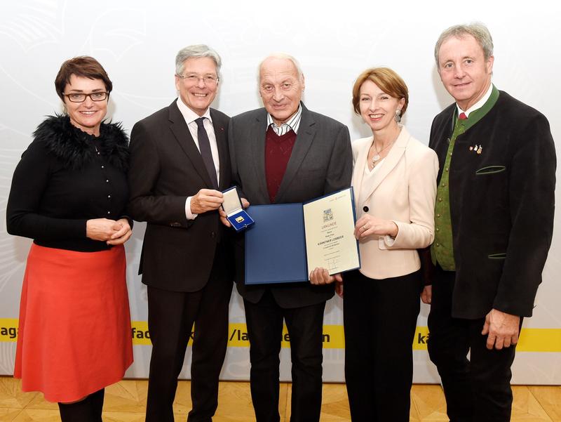 Peter Fian, Obmann des TVN-ASK&Ouml; M&uuml;hldorf, wurde f&uuml;r seine langj&auml;hrige T&auml;tigkeit mit dem &bdquo;Goldenen Lorbeer&ldquo; ausgezeichnet. 50 Jahre lang hat er Sport und Brauchtumsveranstaltungen in M&uuml;hldorf organisiert und durchgef&uuml;hrt.