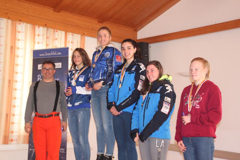 In der Damenklasse siegte Sophia Innerkofler(SC Toblach) vor drei L&auml;uferinnen vom SCI Club Cortina.