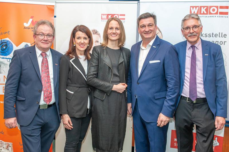 Bezirksstellenobmann Hannes Kandolf, Carmen Semmelrock, Carmen Goby (WK Vizepr&auml;sidentin), WK-Pr&auml;sident J&uuml;rgen Mandl und Bezirksstellenleiter Mag. WernEr Plasounig. Fotos: WK K&auml;rnten