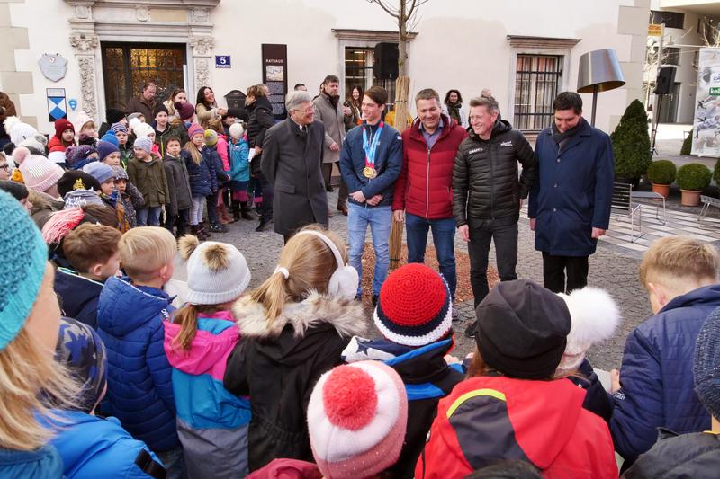LH Peter Kaiser, Philip Hoffmann, Vize-Bgm. Andreas Unterrieder, Vater Richard Hoffmann und LA Christoph Staudacher.