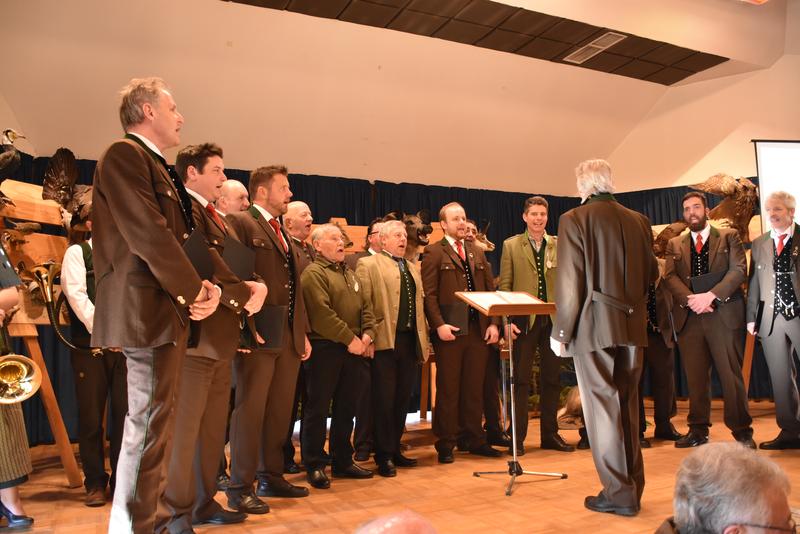 Musikalisch umrahmt vom MGV Lind.