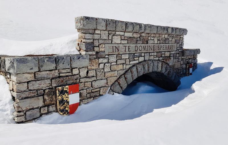 Am Hochtor liegt noch jede Menge Schnee. Foto: Grohag