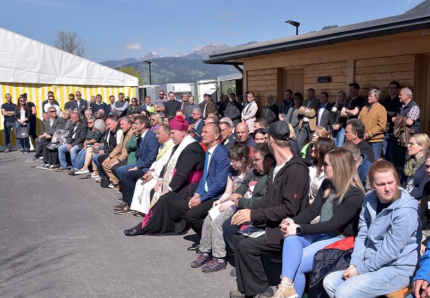 Rund 200 geladenen G&auml;ste nahmen beim offiziellen Festakt teil.