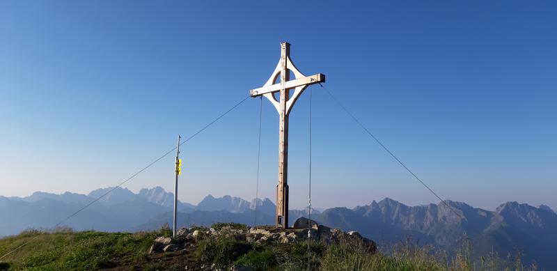 Das neue Kreuz ziert den Gipfel des Riebenkofel (2.386 m) in den Lienzer Dolomiten.