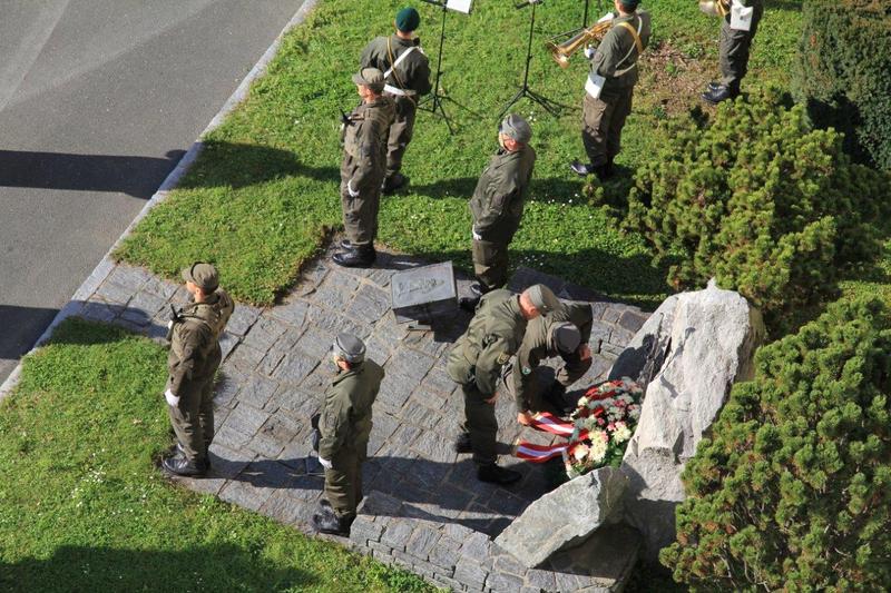 Im Zuge der Angelobung wurde auch ein Kranz zu Ehren der Gefallenen und Toten beider Weltkriege niedergelegt und der Traditionstag der Spittaler Hochgebirgssoldaten begangen. Dabei wurde an die 103. Wiederkehr des &Uuml;berganges am 12. November 1917 &uuml;ber die
