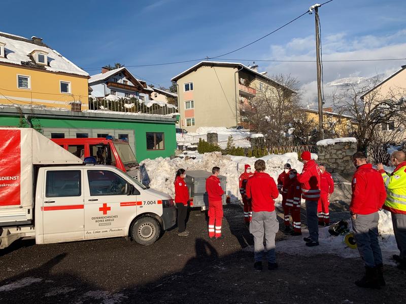 In der Zeit der Brandwache unterst&uuml;tzte die Katastrophenhilfseinheit des Roten Kreuzes Spittal die Feuerwehr.