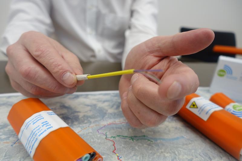 Mit nur einer Glasfaser pro Anschluss k&ouml;nnen bis zu zehn Gigabit zum Endkunden transportiert werden.