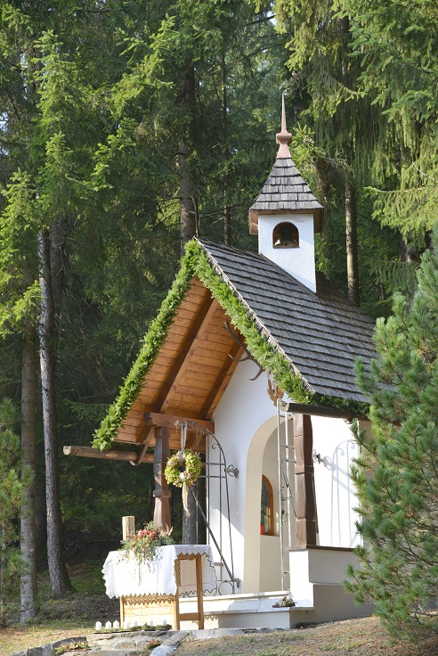 25 Jahre gibt es schon diese sch&ouml;ne Hubertuskapelle des Jagdvereins Lieserhofen.