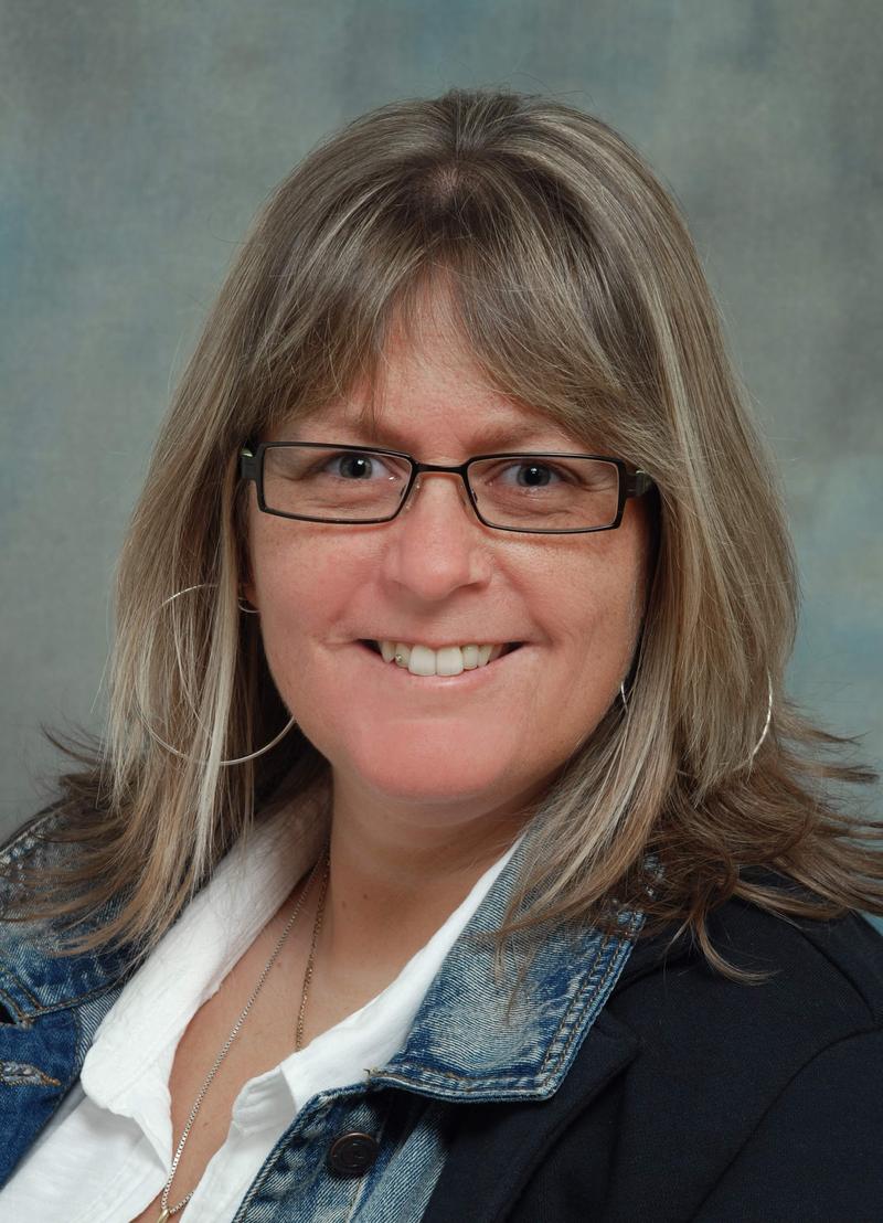 Umweltberaterin Bettina Leiner will mit ihrer Aufkl&auml;rungskampagne auf die Gef&auml;hrlichkeit von Lithium-Akkus aufmerksam machen. Foto: privat