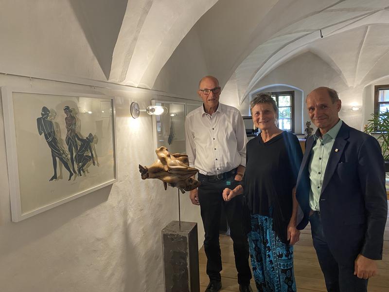 V. l.: Horst Drumel, Johanna Tschabitscher und Bgm. Manfred Flei&szlig;ner. Foto: Gemeinde Kleblach-Lind