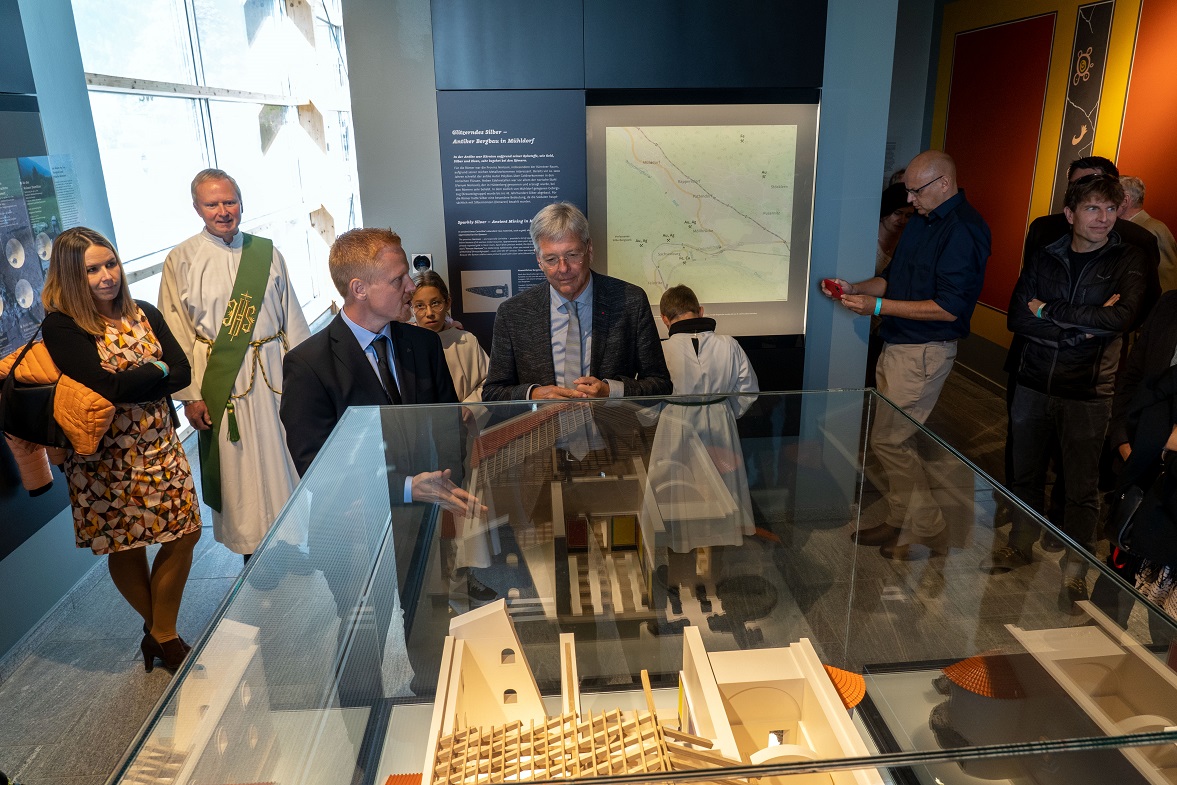 Das Museum &bdquo;Argentum&ldquo; wurde im Beisein zahlreicher Ehreng&auml;ste, darunter auch LH Peter Kaiser, feierlich er&ouml;ffnet. Foto: LPD/Steinacher