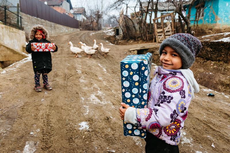 Die Geschenkspackerl aus dem deutschsprachigen Raum gehen an Kinder in Osteuropa.