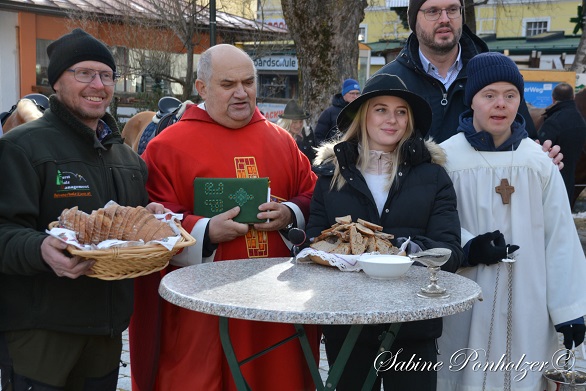 Pfarrer Johannes Pichler f&uuml;hrte die Pferdesegnung durch.