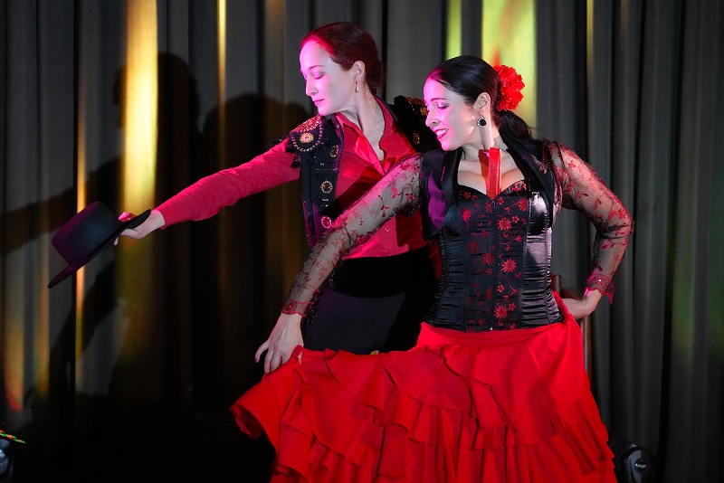 Kastagnetten und Flamenco - das Tanzduo &bdquo;Las Hermanas&ldquo;.