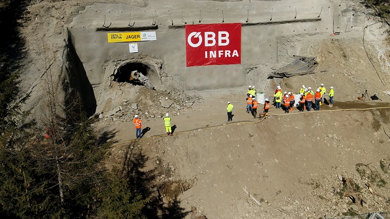 Rund 100 Mineure arbeiten in den Stollen zwischen Obervellach und Mallnitz. Im M&auml;rz soll dann der letzte Stollen fertig sein. Foto: &Ouml;BB/Sailer