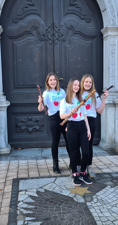 Einen ersten Preis machte das Blockfl&ouml;tentrio &bdquo;Music and Wings&ldquo; mit Aurora Forthofer, Leonie Schwaiger und Florentina Zauchner von der Musikschule Kleblach-Lind &ndash; M&ouml;llbr&uuml;cke. Foto: privat