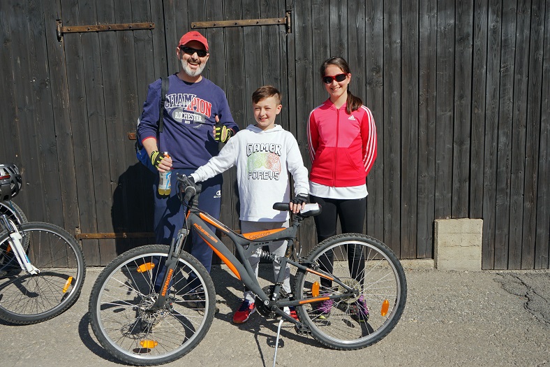 Gl&uuml;cklich &uuml;ber den Zuschlag: Slobodan, Leonardo und Dejana Zivkovic (von links